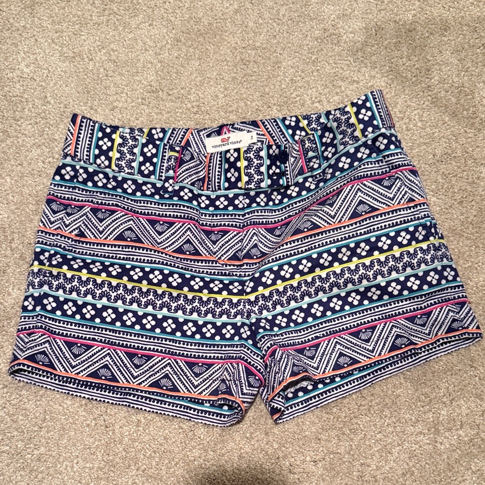 Vineyard Vines Women's Blue Patterned Shorts